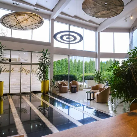 Crystal Light Hotel Ni