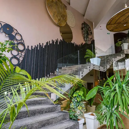 Crystal Light Hotel 4*