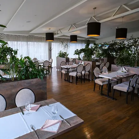 Crystal Light 4* Ni