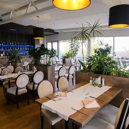 Crystal Light 4* Ni