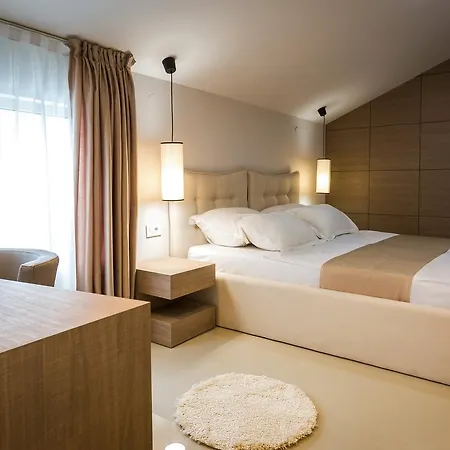 Crystal Light 4* Ni