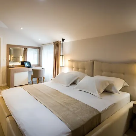 Crystal Light 4* Ni