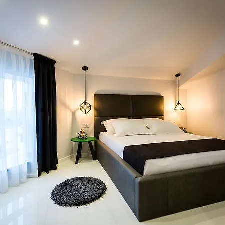 Crystal Light 4* Ni