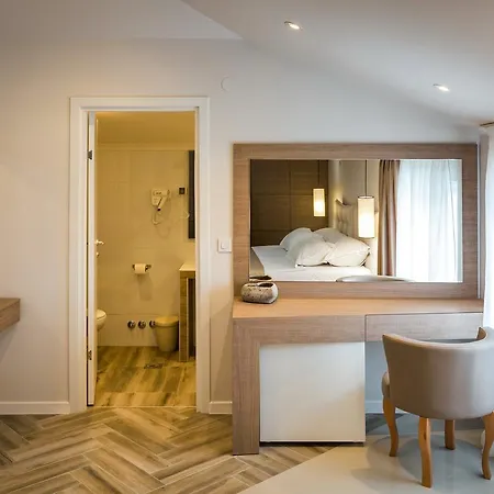 Crystal Light 4* Ni
