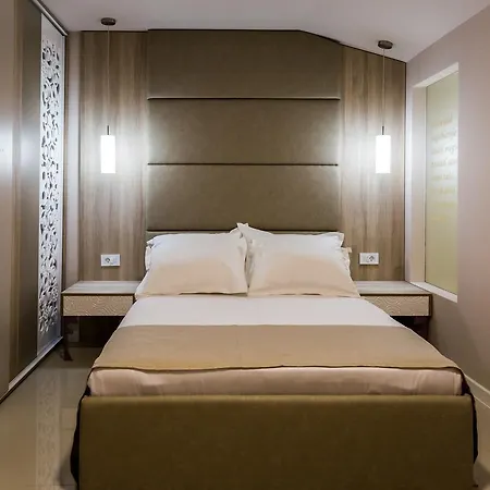 فندق Crystal Light 4*