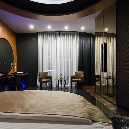 فندق Crystal Light 4*