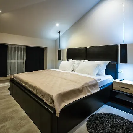 Crystal Light 4* Ni