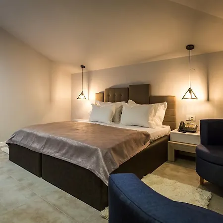 Crystal Light Hotel 4*