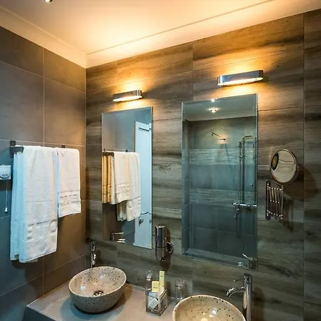 Crystal Light Hotel Ni