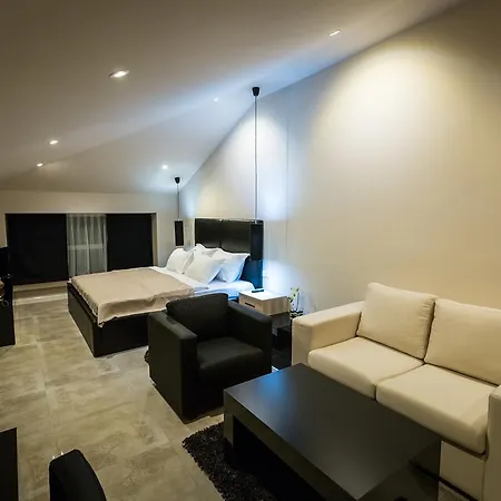 Crystal Light 4* Ni