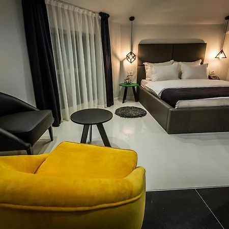 Crystal Light Hotel 4*