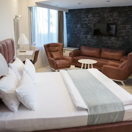 Crystal Light Hotel 4*