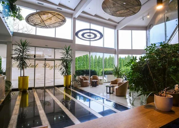 Crystal Light Hotel Ni