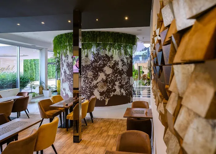 Crystal Light Hotel Ni