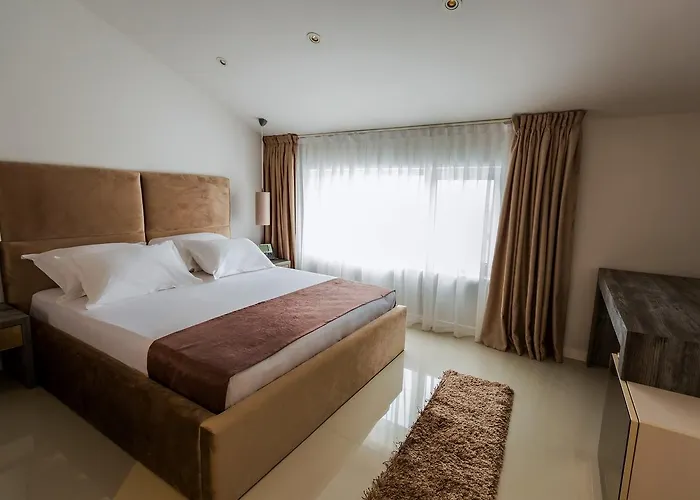 Crystal Light 4* Ni