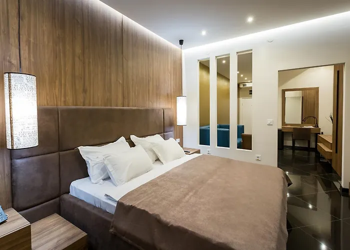 Crystal Light Hotel 4*