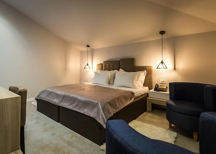 Crystal Light Hotel 4*