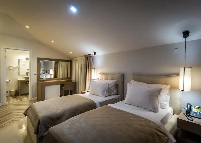 Crystal Light Hotel Ni