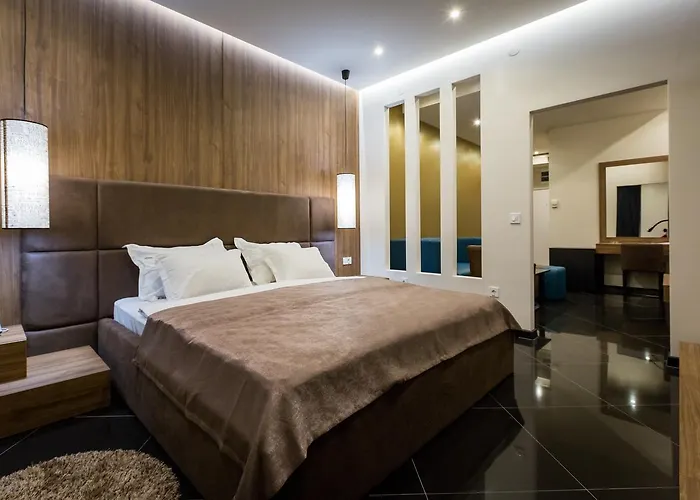 Crystal Light Hotel 4*