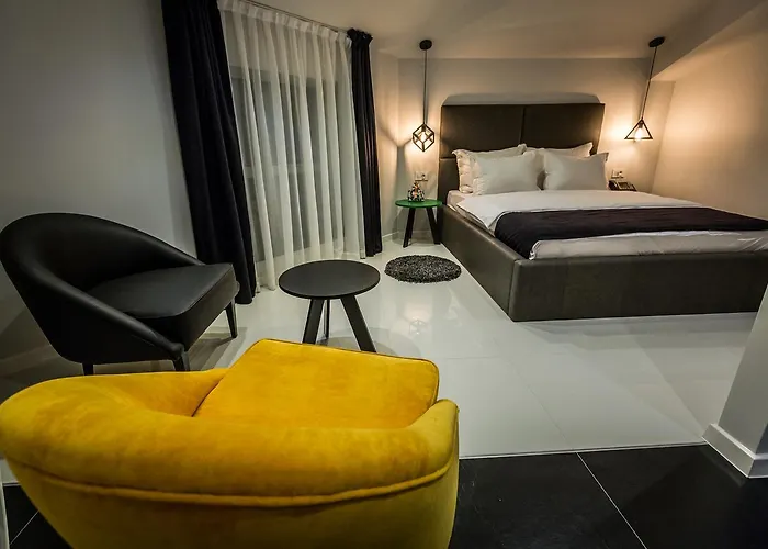 Crystal Light Hotel 4*