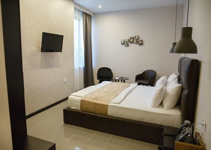 Crystal Light Hotel Ni